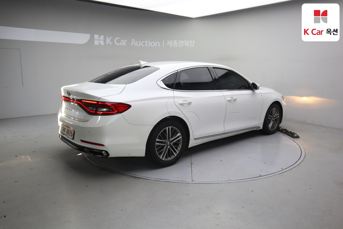 Hyundai AZERA 2017 - Image 2