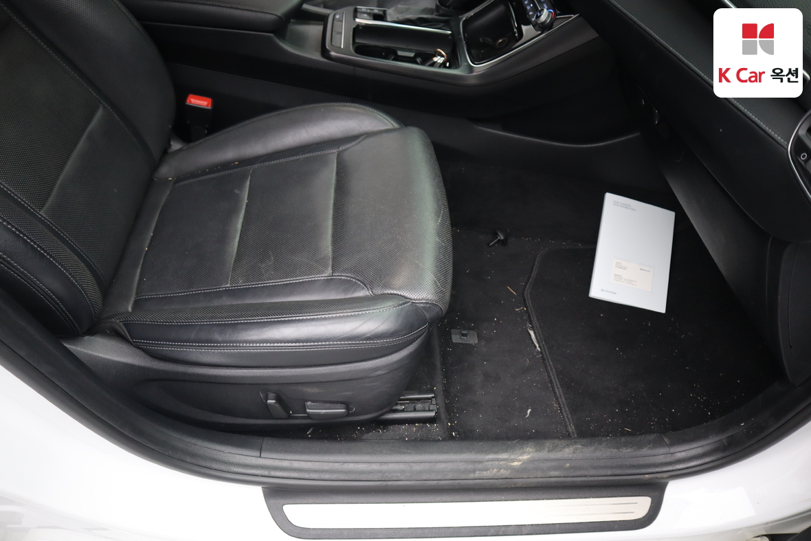 Hyundai AZERA 2017 - Image 28