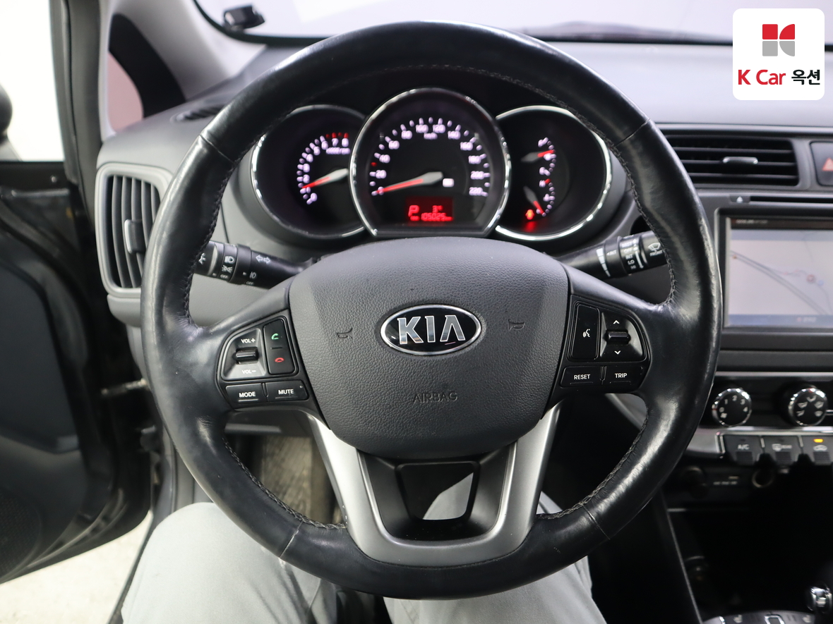 Kia Pride 2014 - Image 10