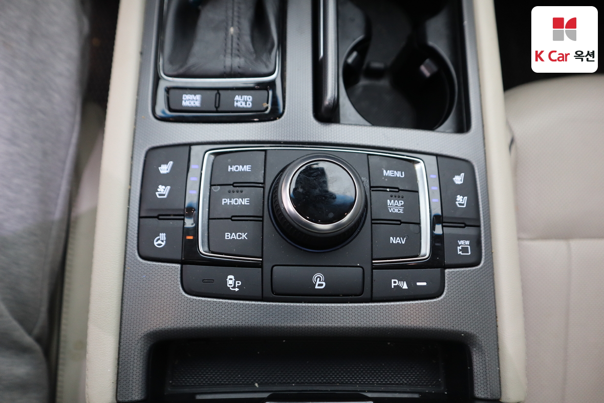 Hyundai Genesis 2016 - Image 17