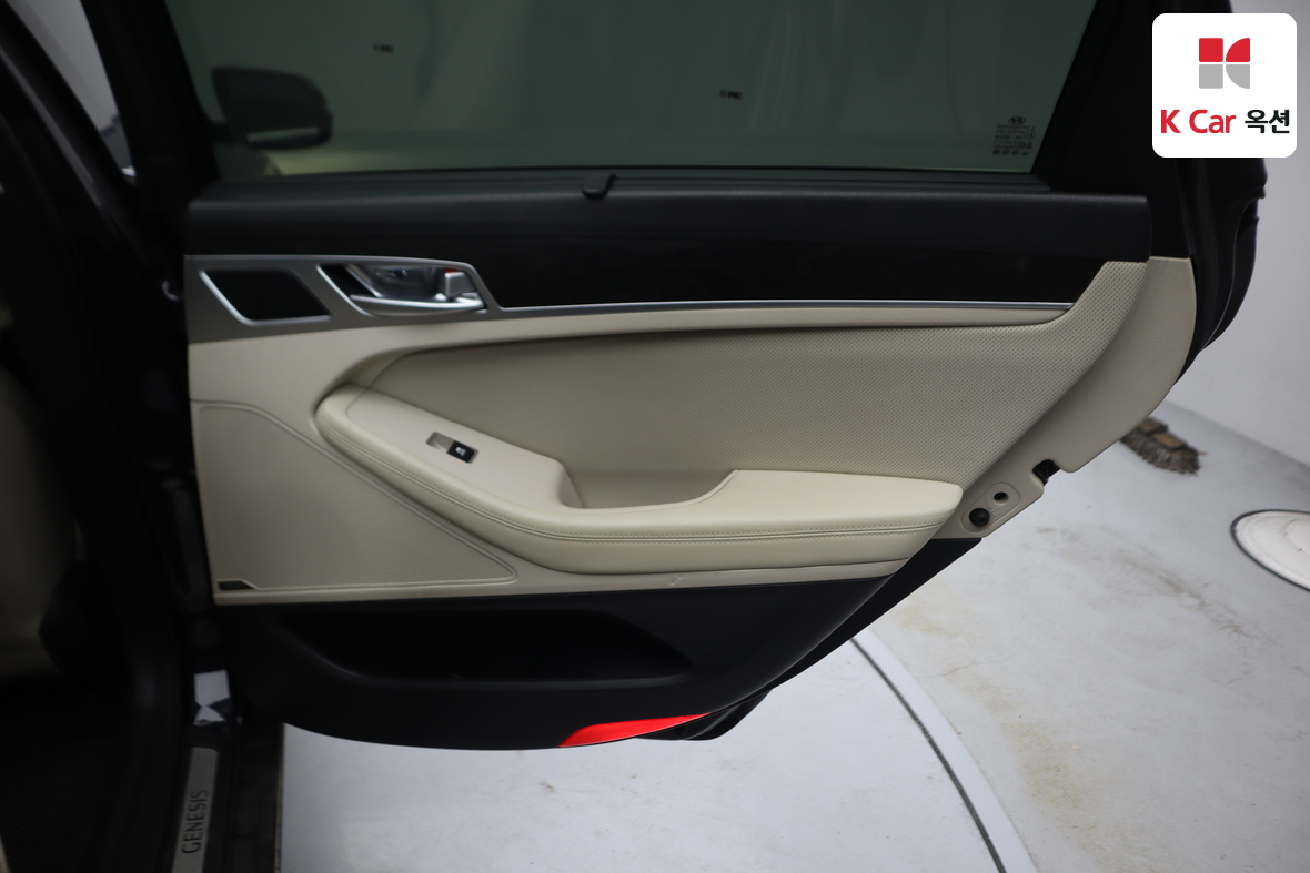 Hyundai Genesis 2016 - Image 32