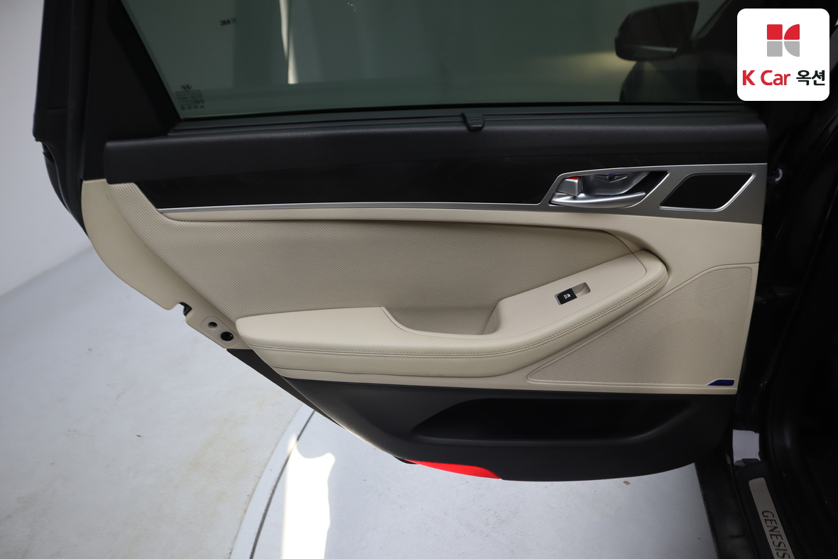 Hyundai Genesis 2016 - Image 25