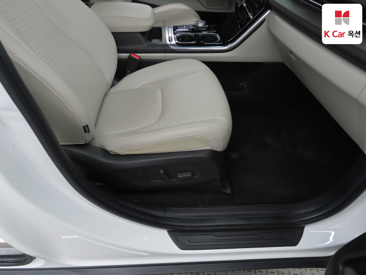 Kia Carnival 2021 - Image 31