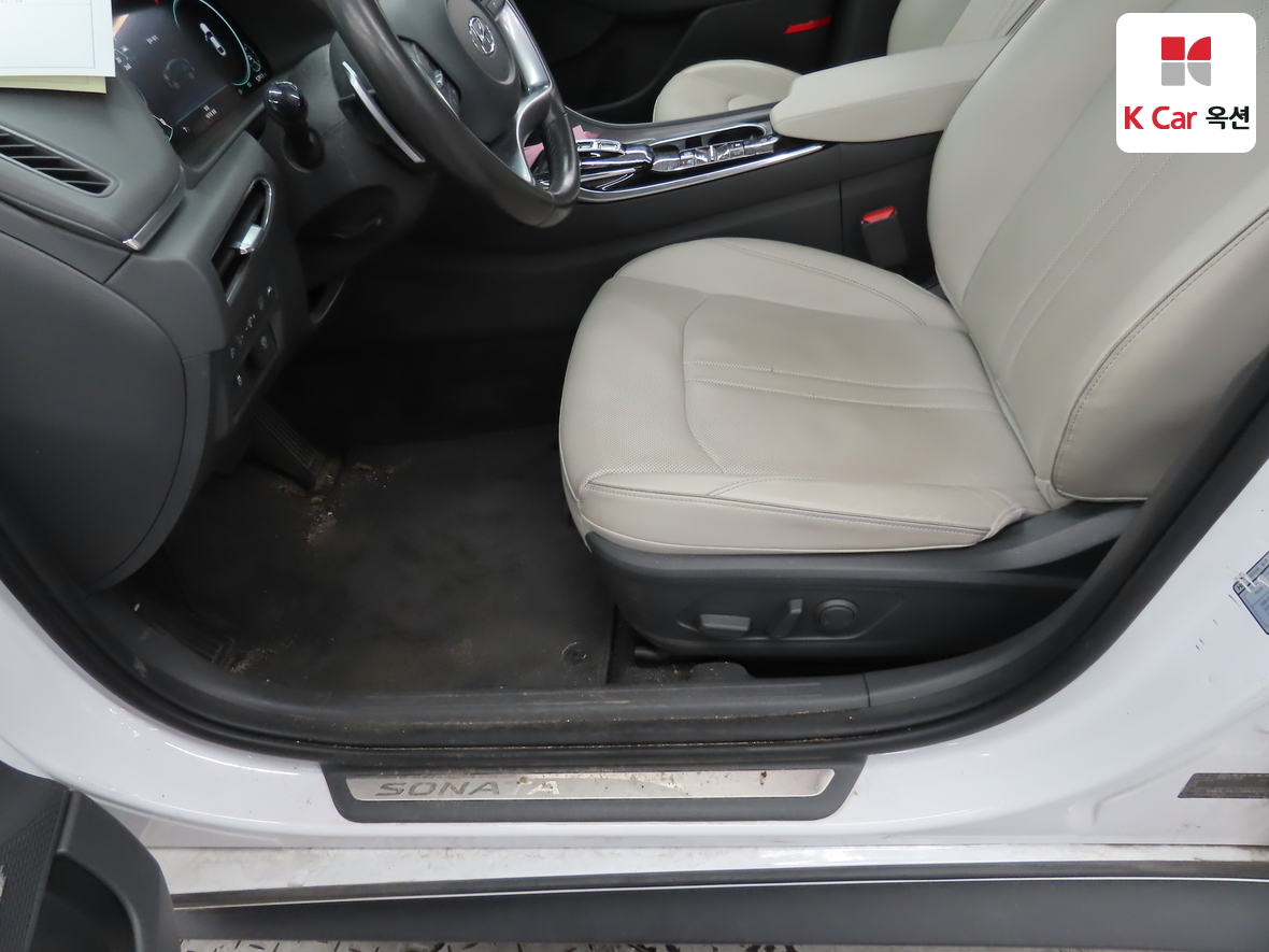 Hyundai Sonata 2022 - Image 18