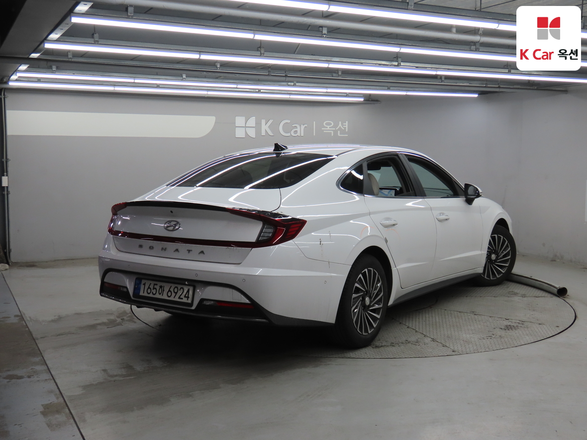 Hyundai Sonata 2022 - Image 2