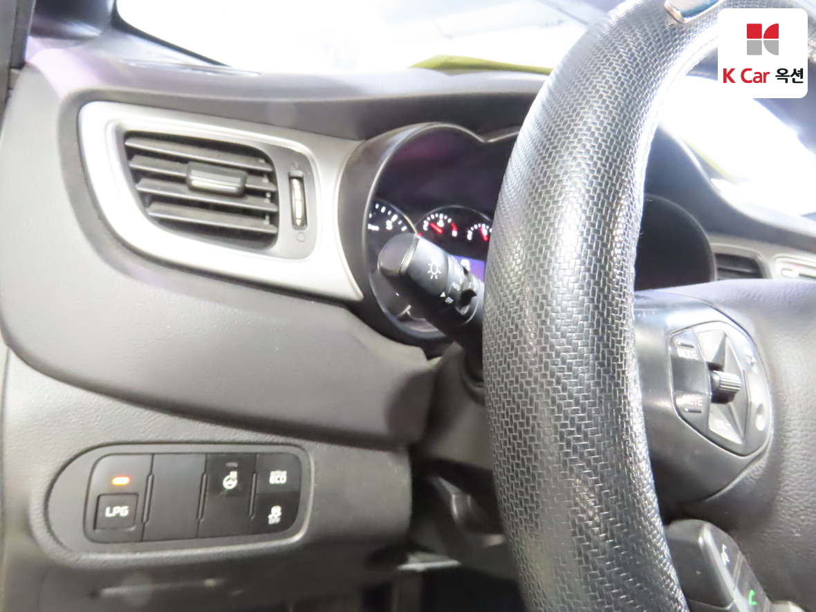 Kia Carens 2014 - Image 9
