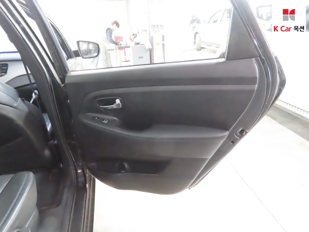 Kia Carens 2014 - Image 29