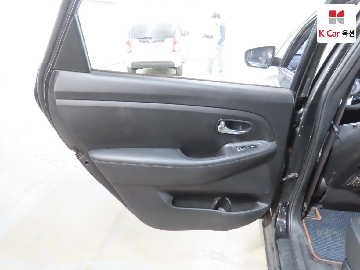 Kia Carens 2014 - Image 24