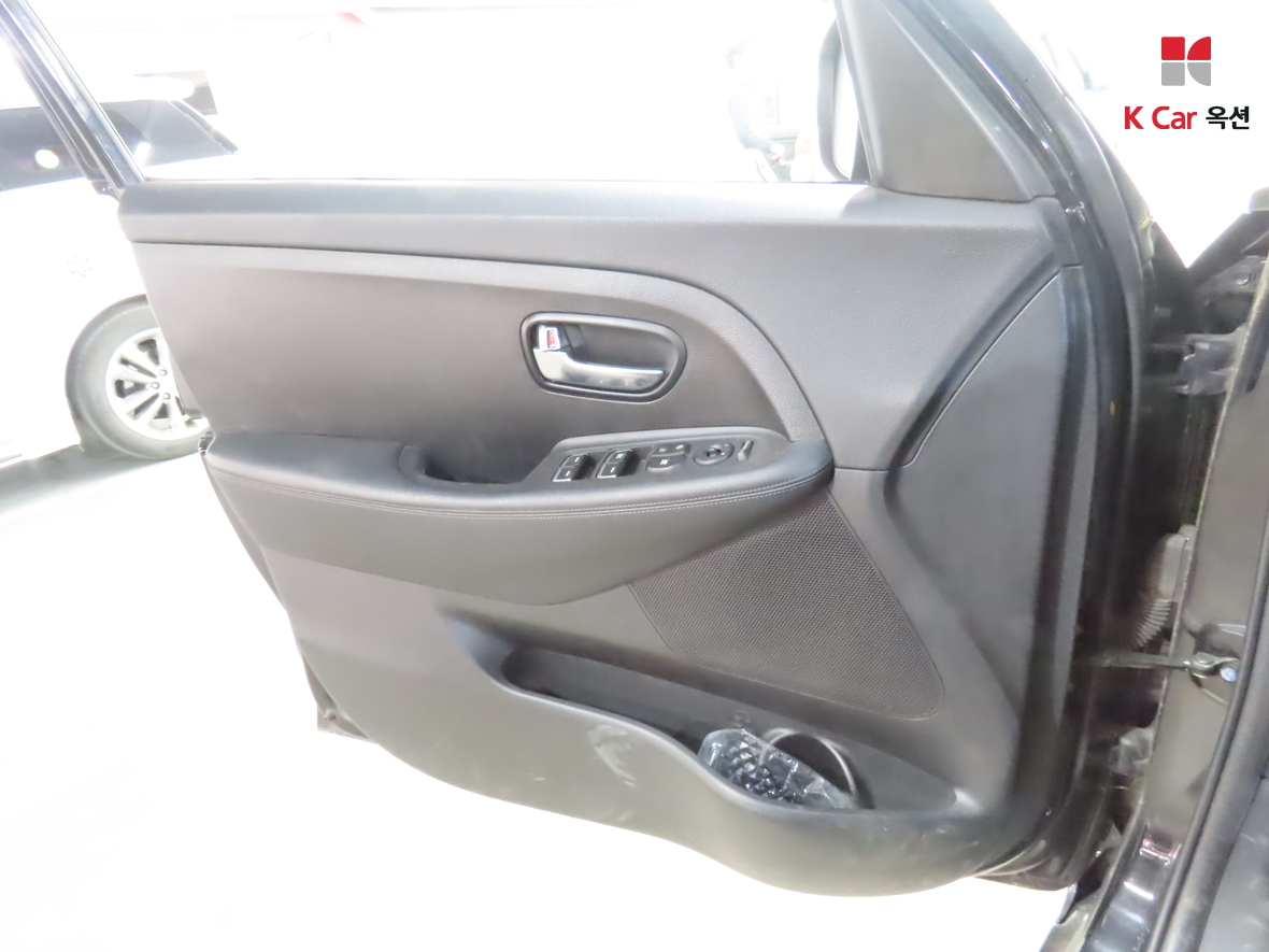 Kia Carens 2014 - Image 8