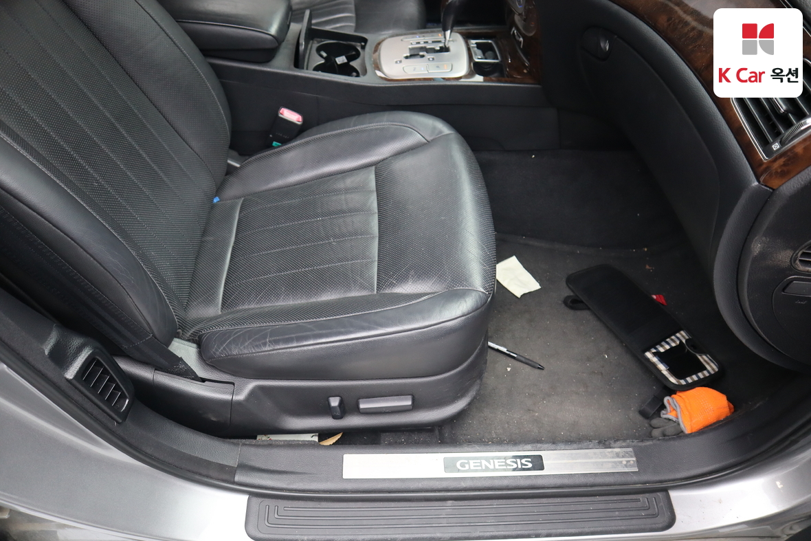 هيونداي جينيسيس 2009 - صورة 28