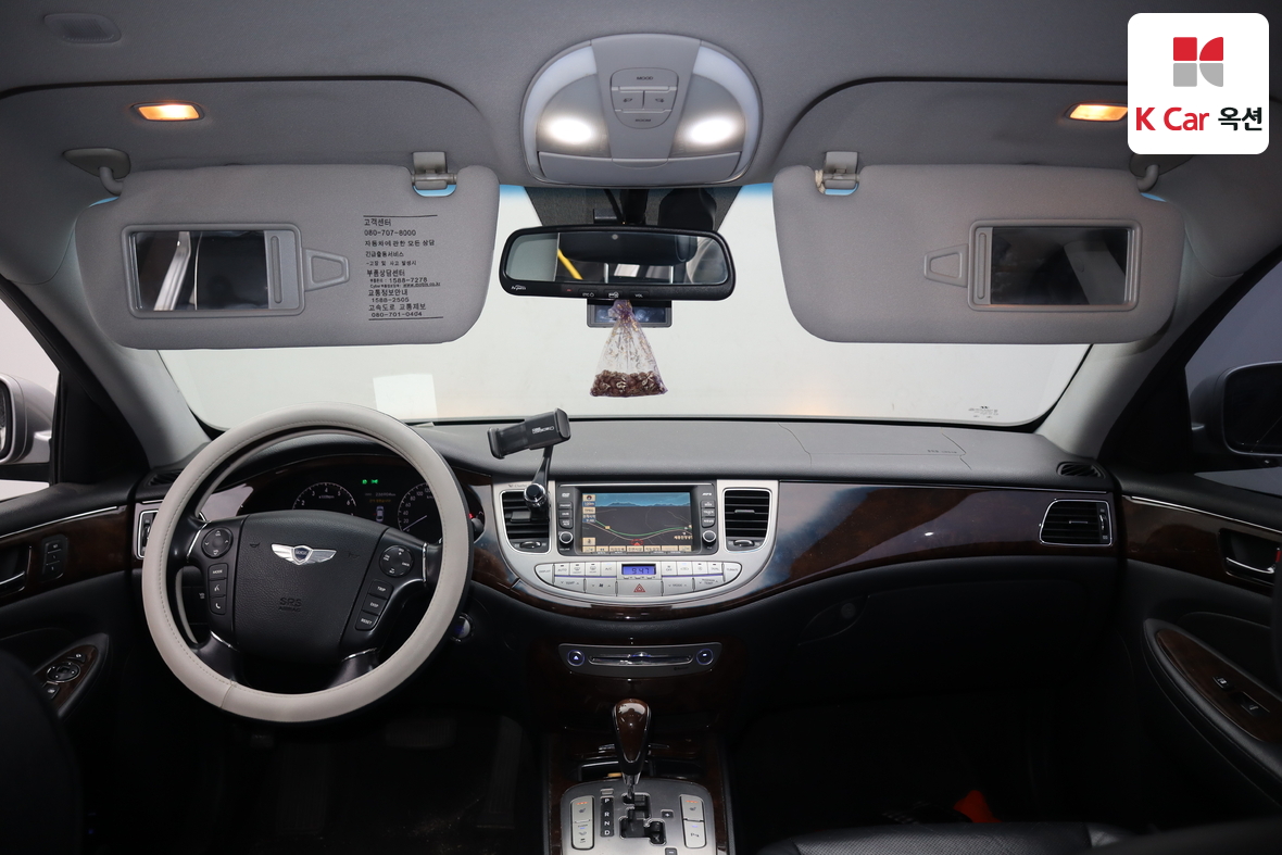 هيونداي جينيسيس 2009 - صورة 3