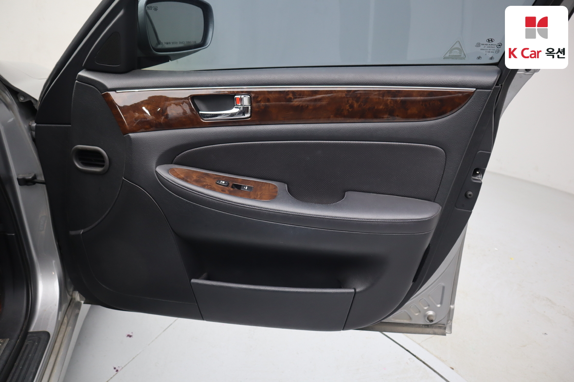 هيونداي جينيسيس 2009 - صورة 27