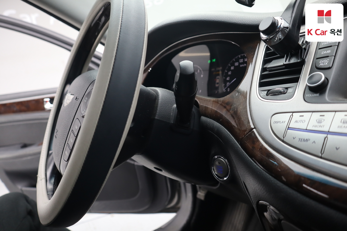 هيونداي جينيسيس 2009 - صورة 11