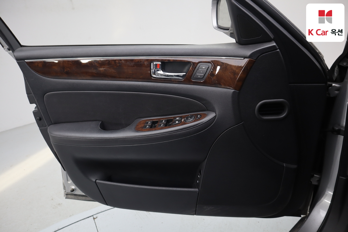 هيونداي جينيسيس 2009 - صورة 8