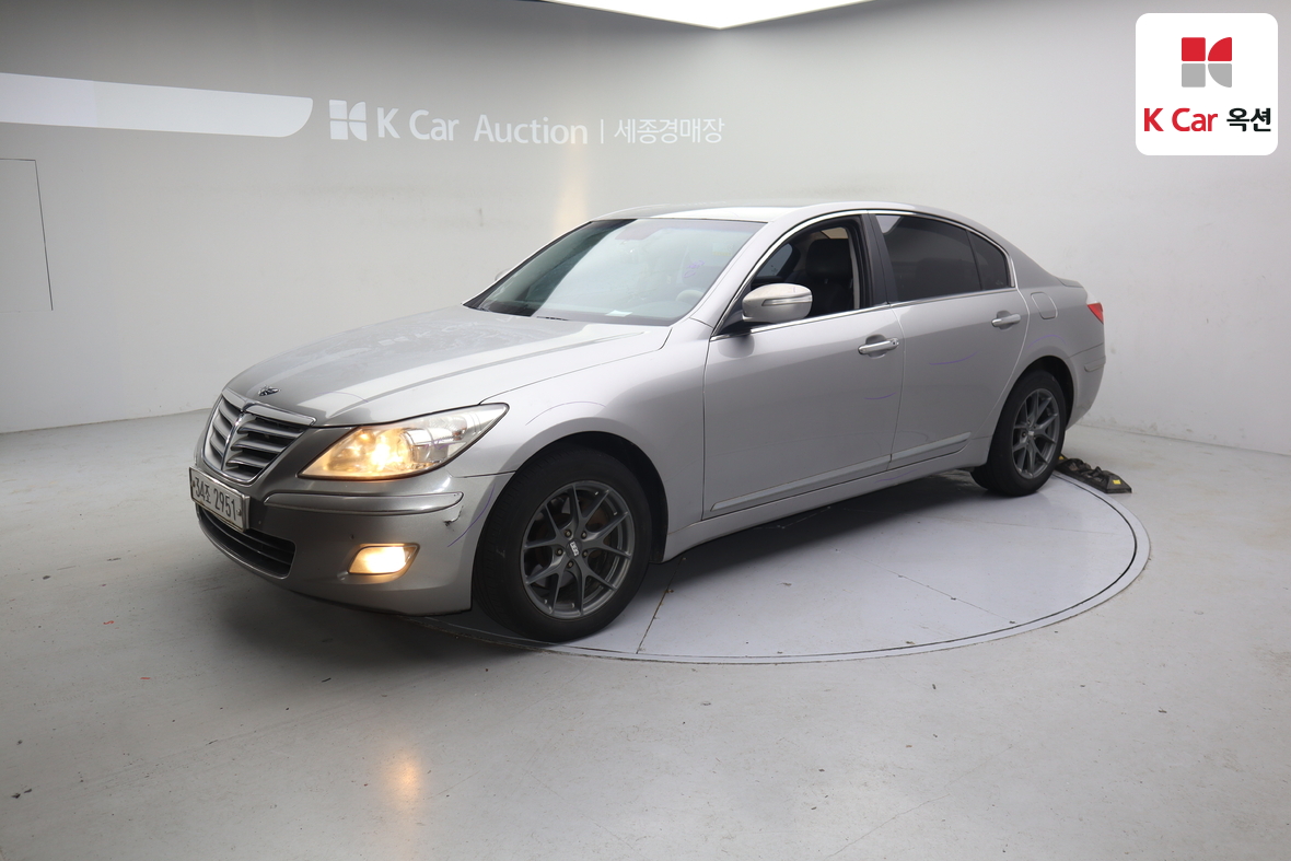 هيونداي جينيسيس 2009 - صورة 1