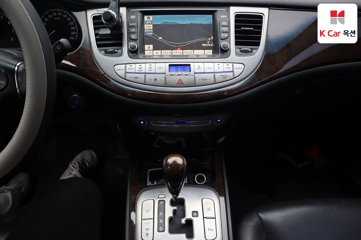 هيونداي جينيسيس 2009 - صورة 6