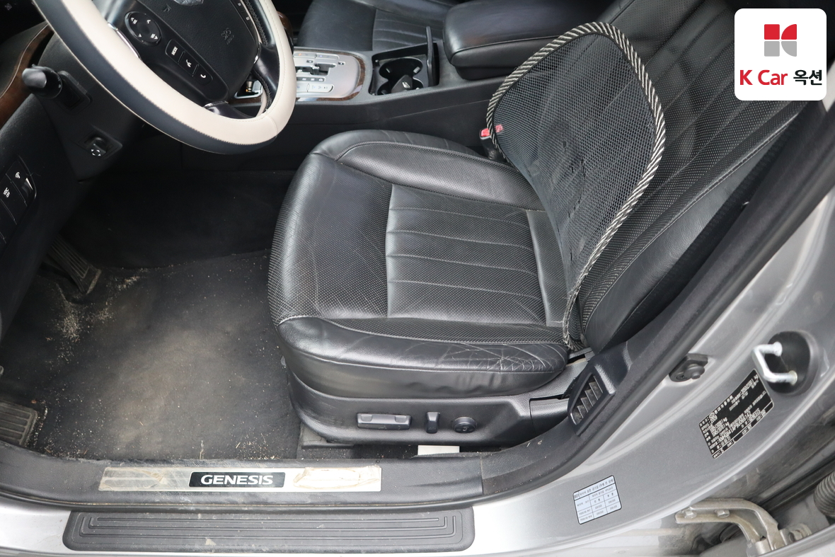 هيونداي جينيسيس 2009 - صورة 18