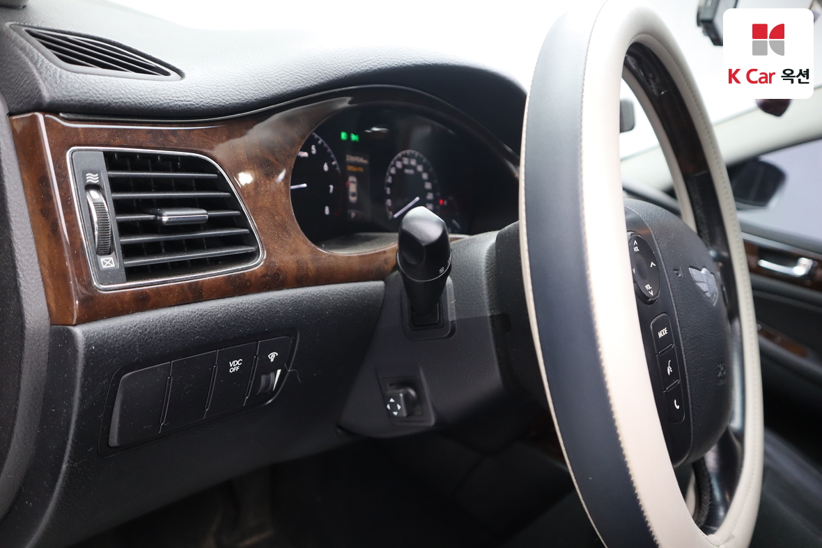 هيونداي جينيسيس 2009 - صورة 9