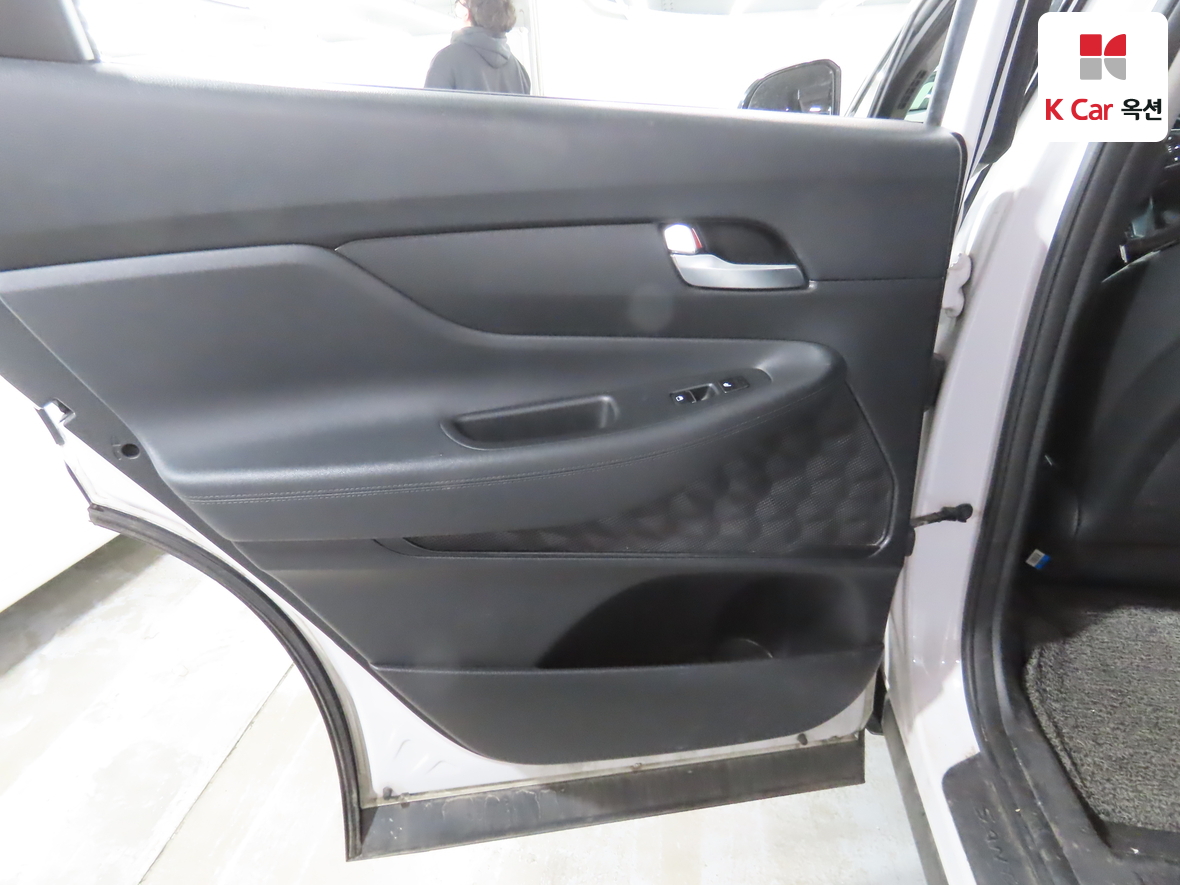 Hyundai Santa Fe 2019 - Image 21