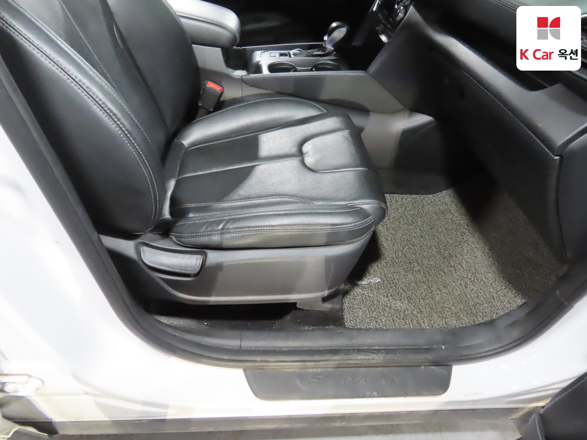 Hyundai Santa Fe 2019 - Image 30