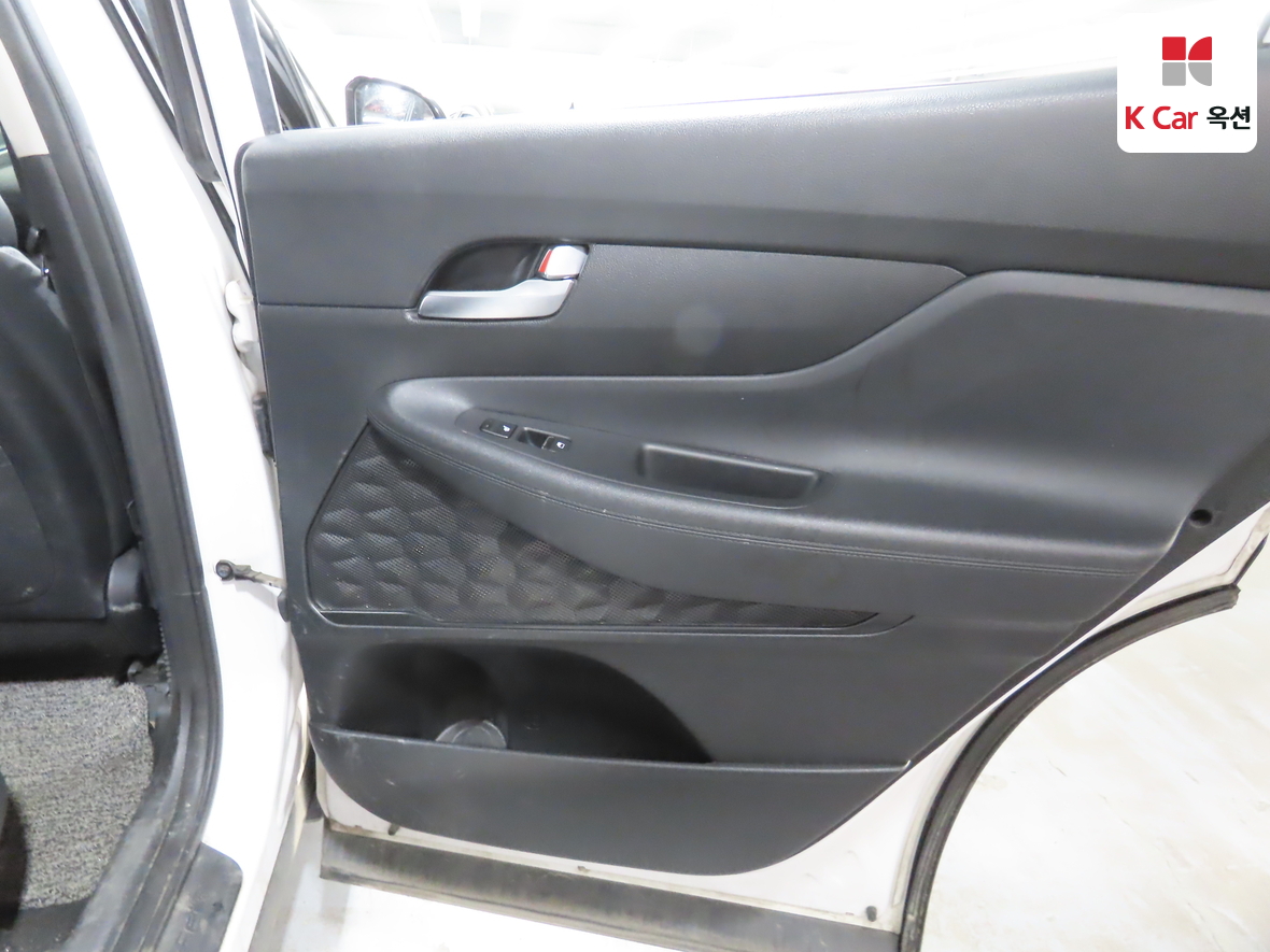 Hyundai Santa Fe 2019 - Image 27