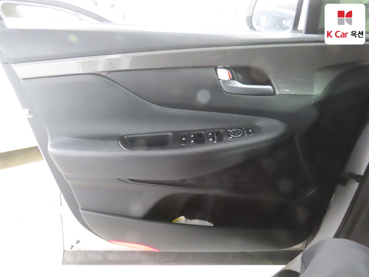 Hyundai Santa Fe 2019 - Image 8