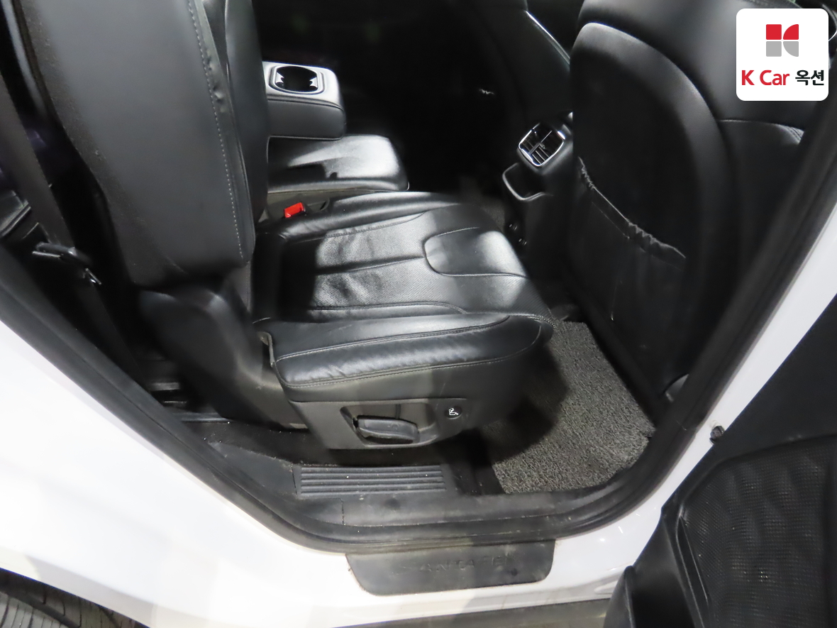 Hyundai Santa Fe 2019 - Image 28