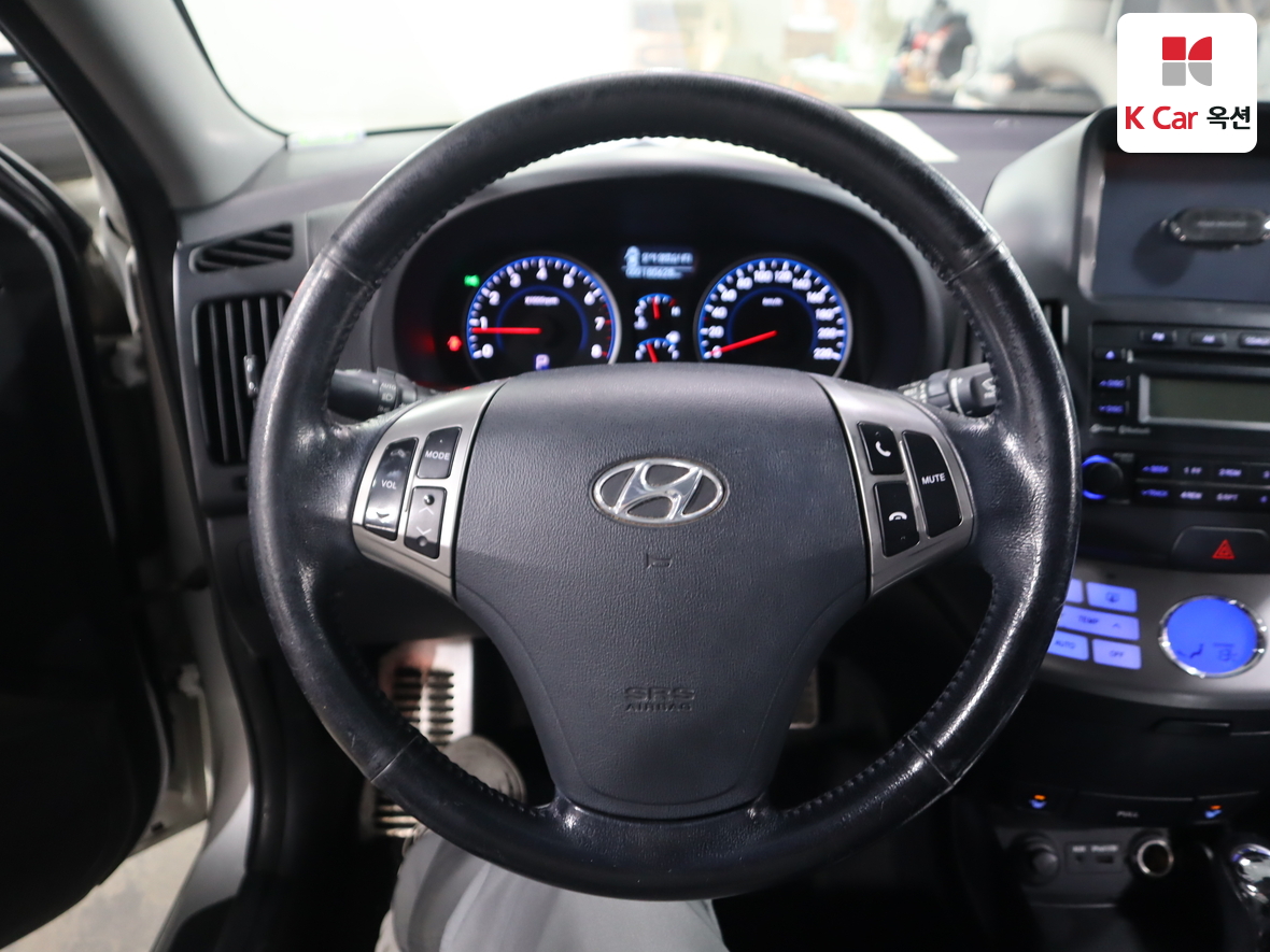 Hyundai Elantra 2010 - Image 10