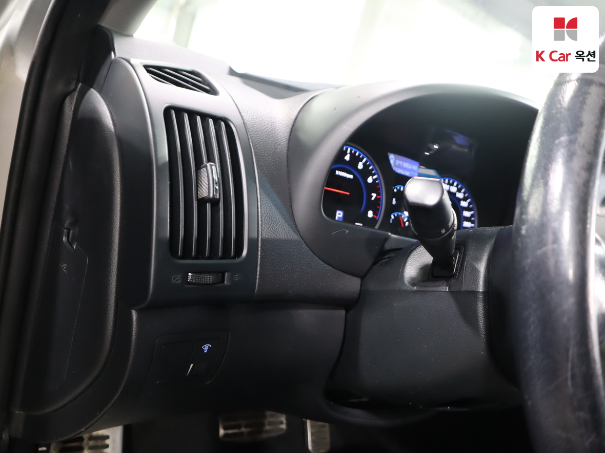 Hyundai Elantra 2010 - Image 9