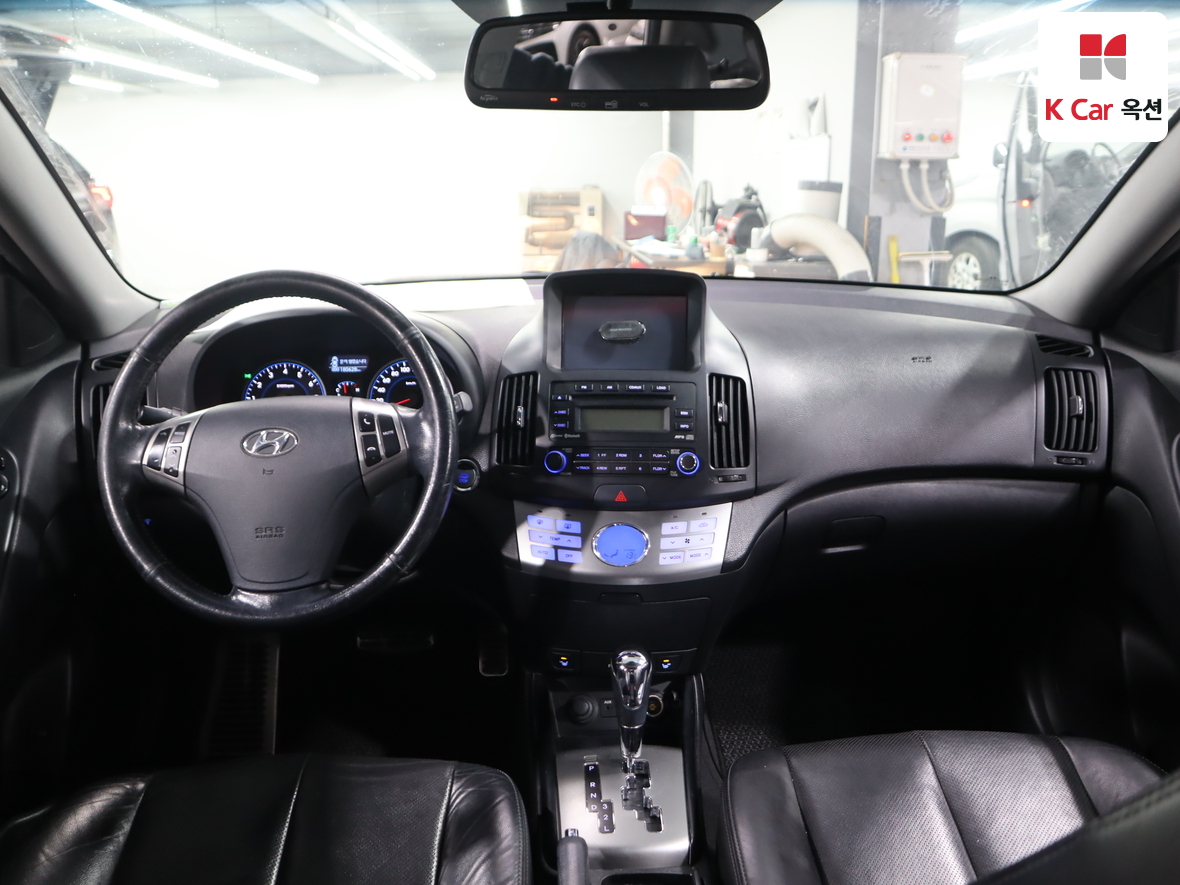 Hyundai Elantra 2010 - Image 3
