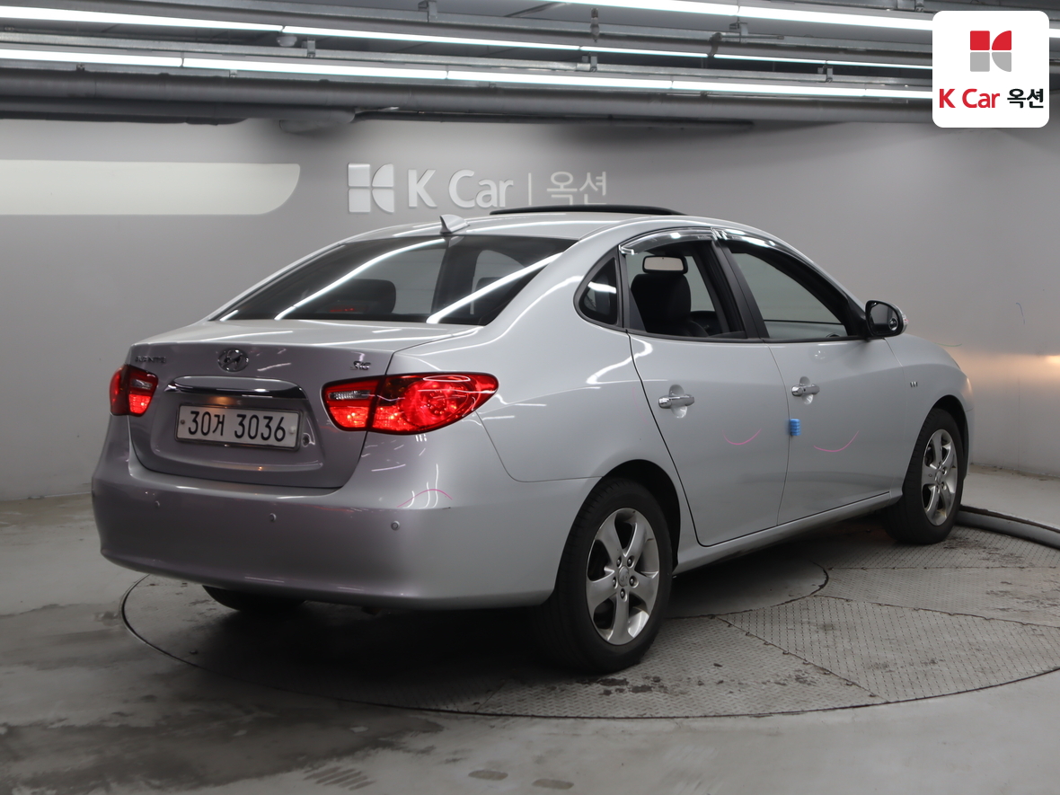 Hyundai Elantra 2010 - Image 2