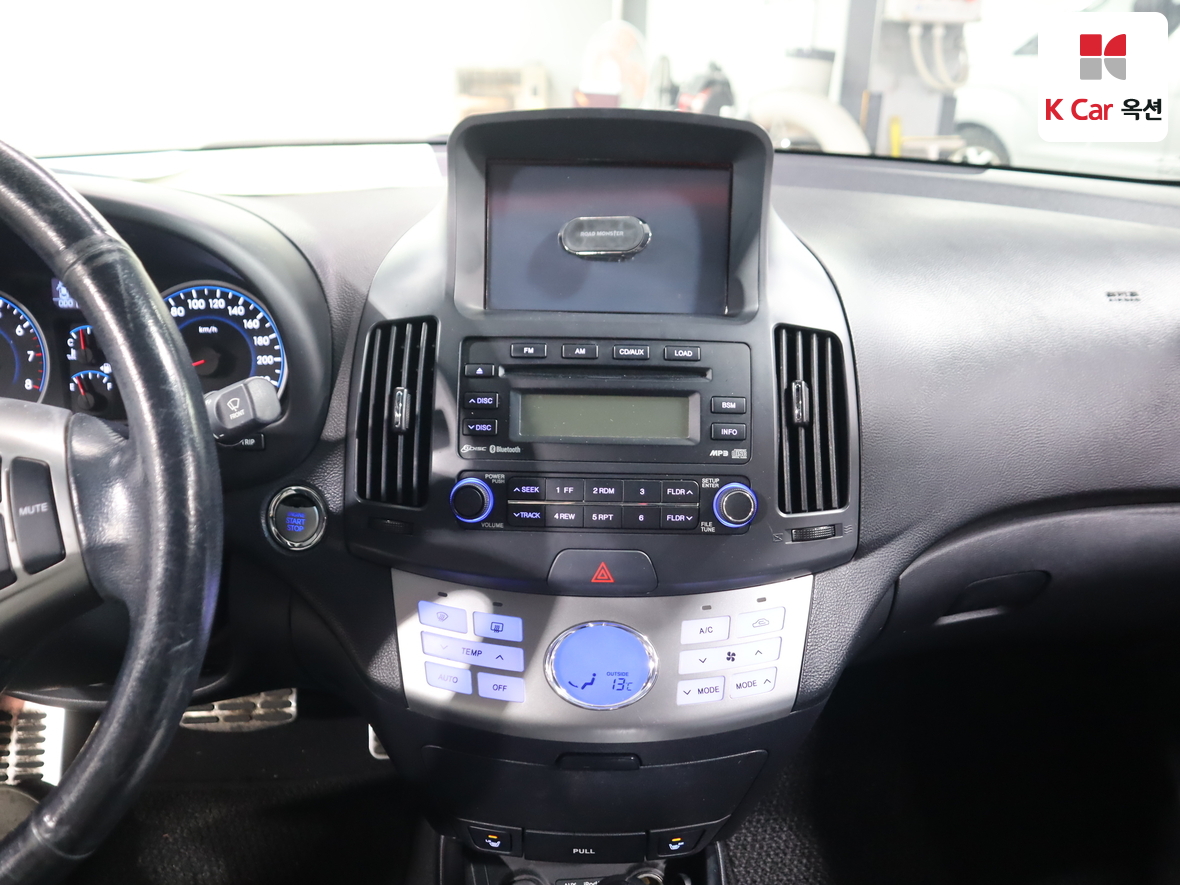 Hyundai Elantra 2010 - Image 6