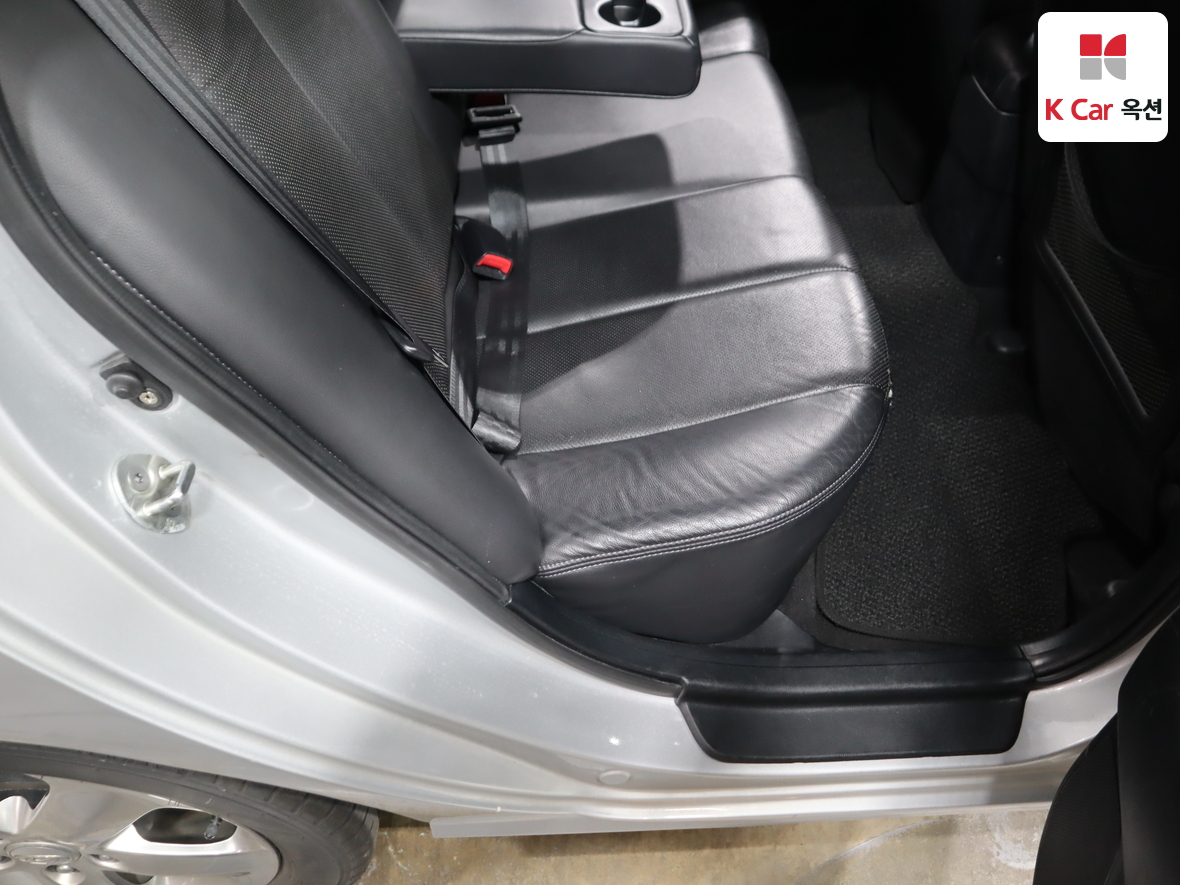 Hyundai Elantra 2010 - Image 31