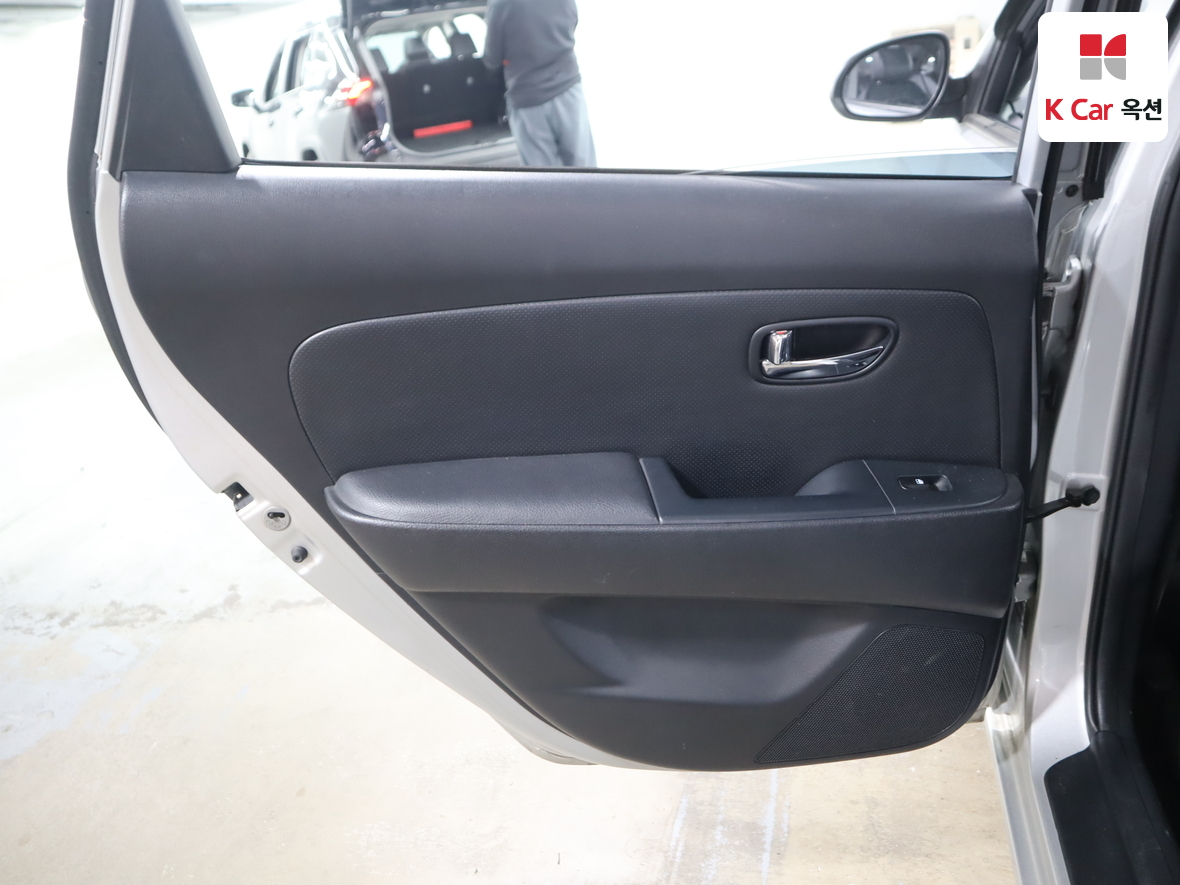 Hyundai Elantra 2010 - Image 26