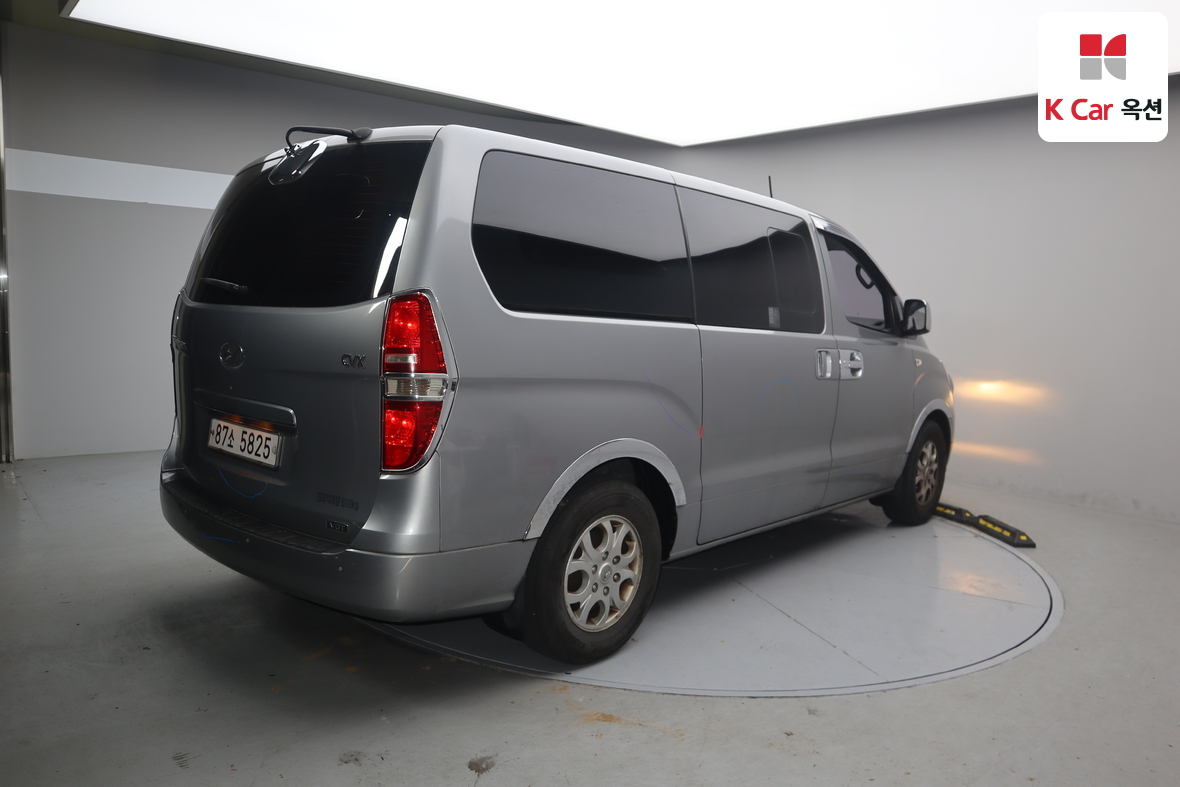 هيونداي جراند ستاريكس 2011 - صورة 2