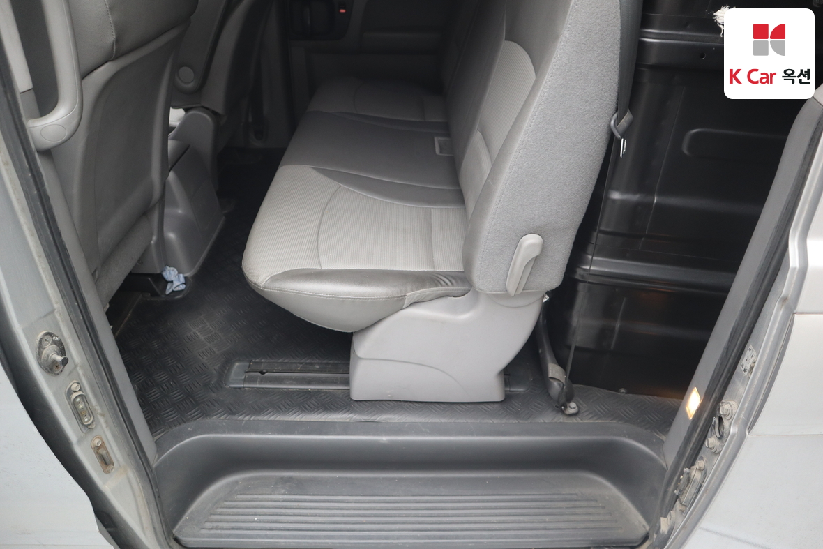 هيونداي جراند ستاريكس 2011 - صورة 21