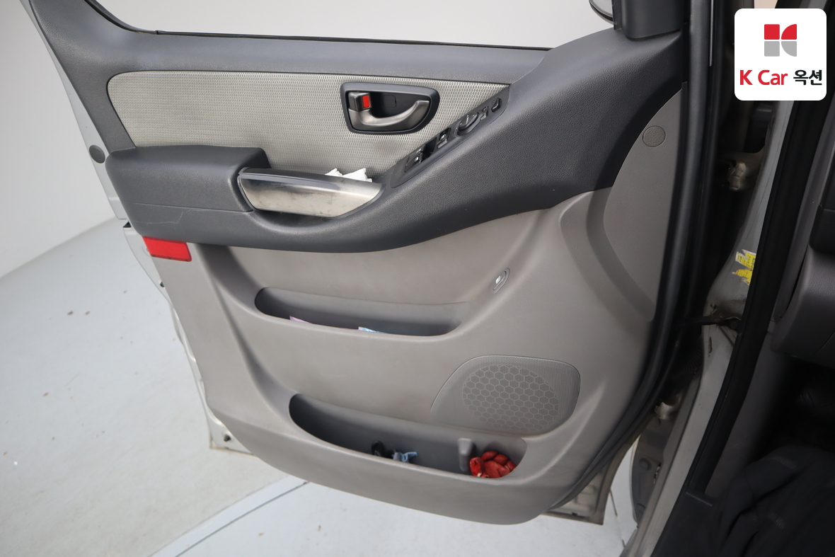 هيونداي جراند ستاريكس 2011 - صورة 8