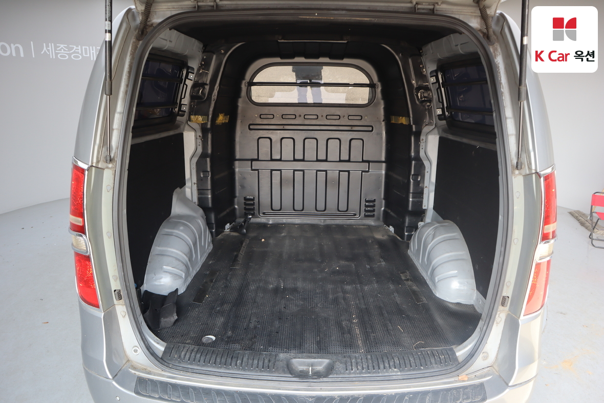 هيونداي جراند ستاريكس 2011 - صورة 24