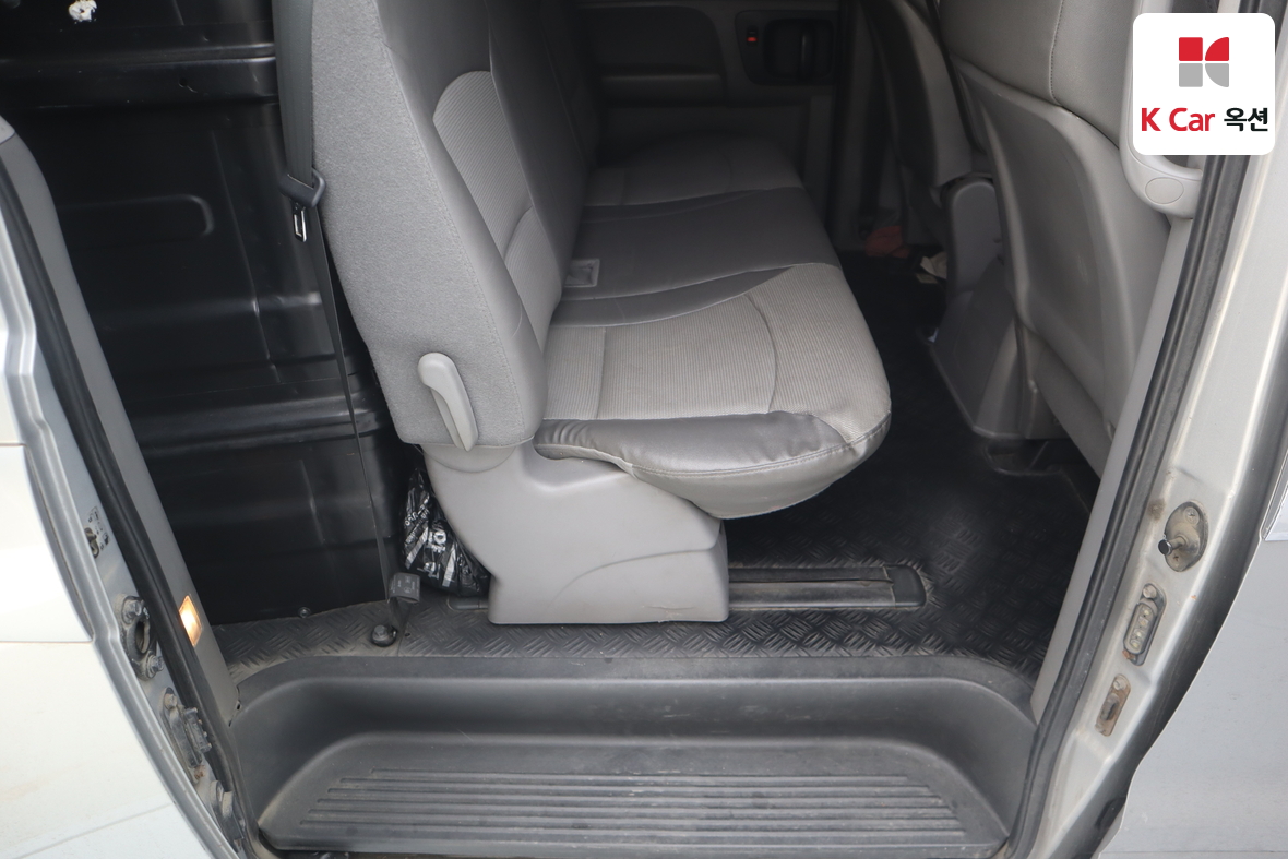 هيونداي جراند ستاريكس 2011 - صورة 25