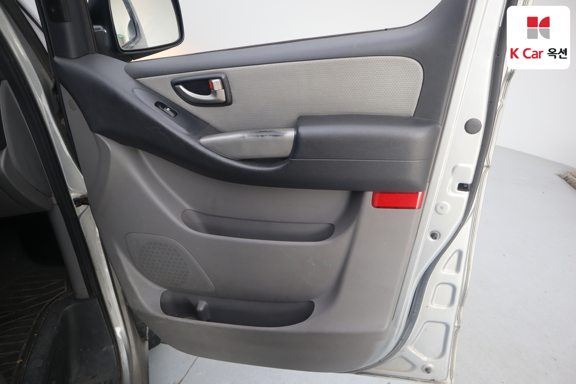 هيونداي جراند ستاريكس 2011 - صورة 26