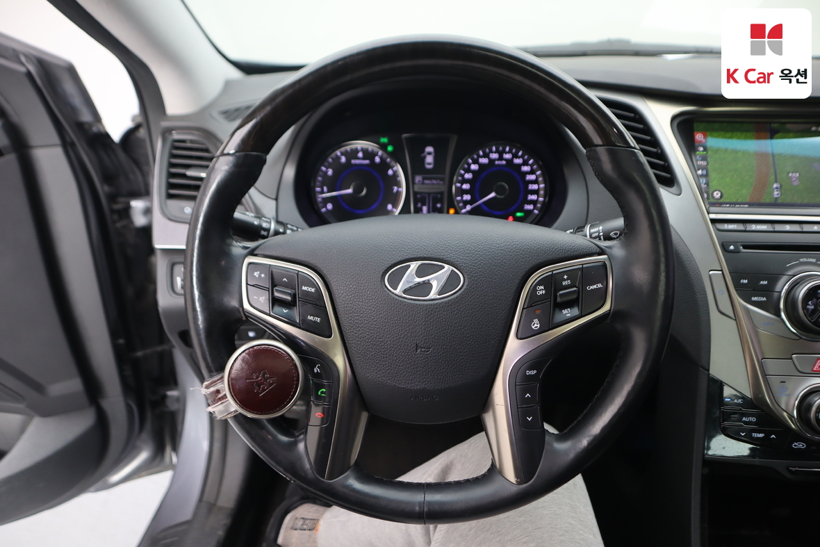 هيونداي أزيرا 2012 - صورة 10