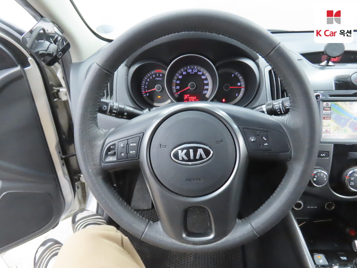 كيا فورتي 2011 - صورة 10