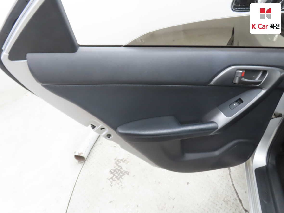 كيا فورتي 2011 - صورة 20