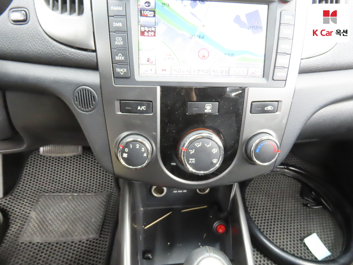 كيا فورتي 2011 - صورة 15