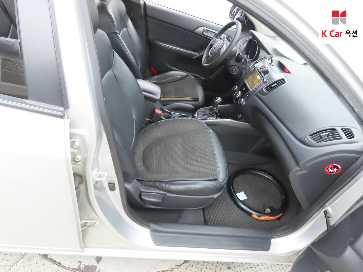 كيا فورتي 2011 - صورة 27