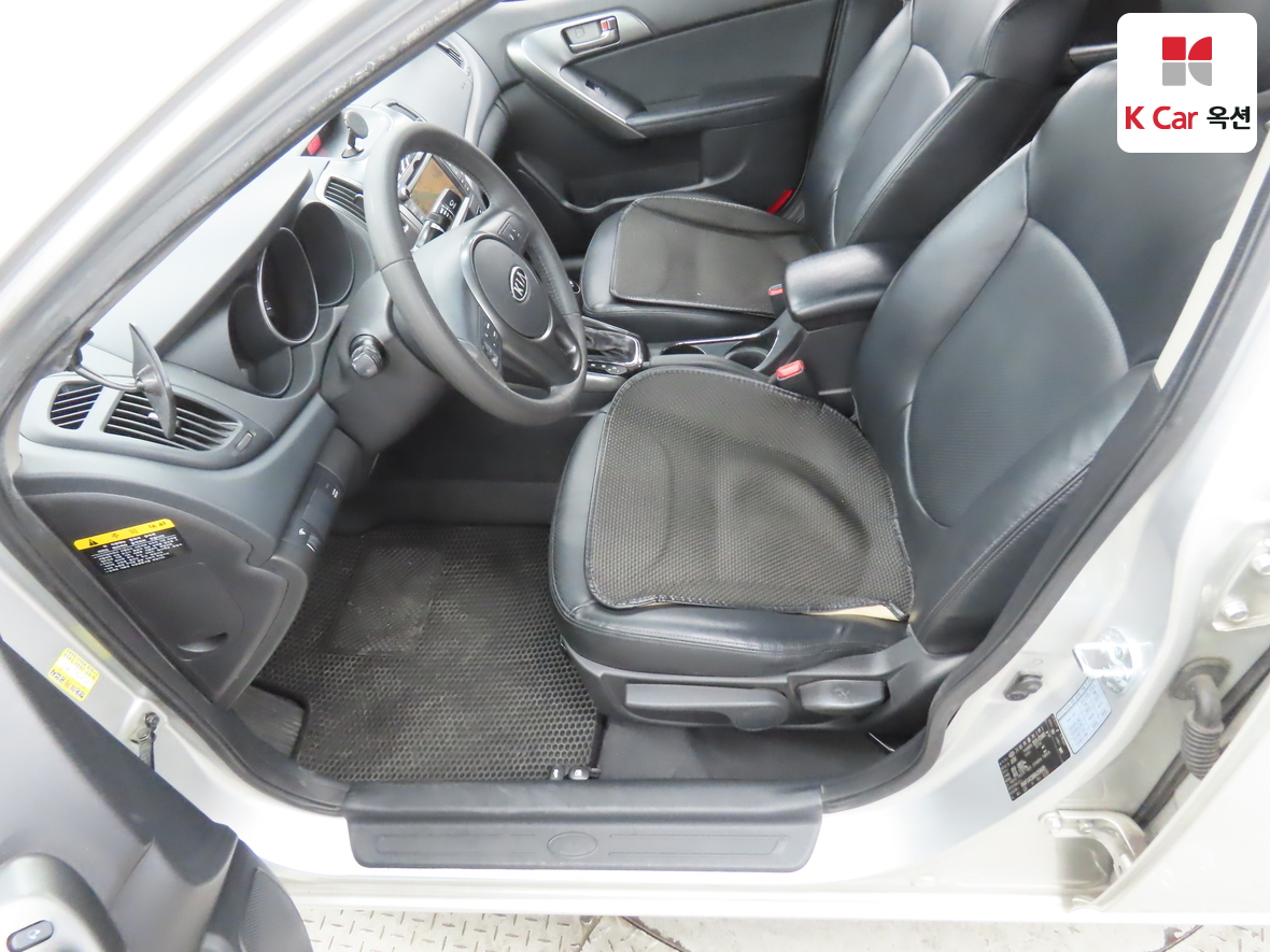 كيا فورتي 2011 - صورة 17