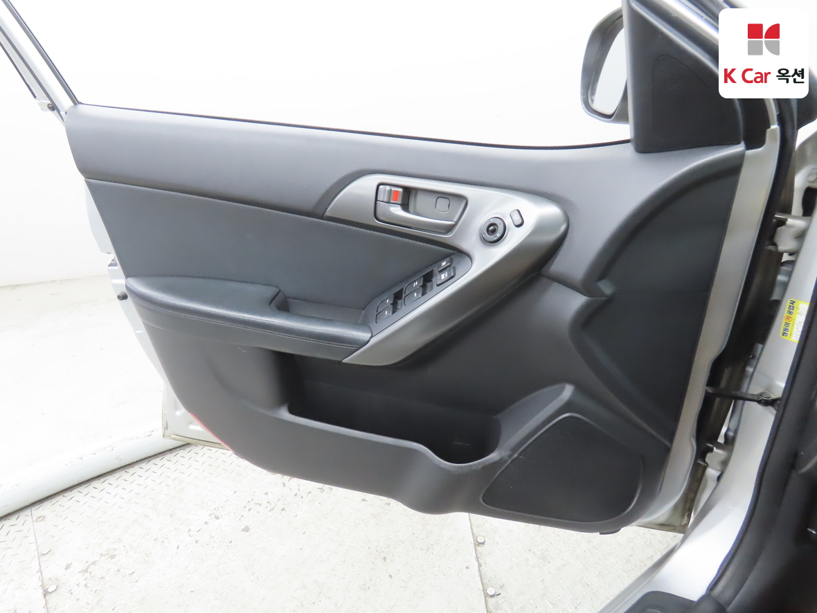 كيا فورتي 2011 - صورة 8