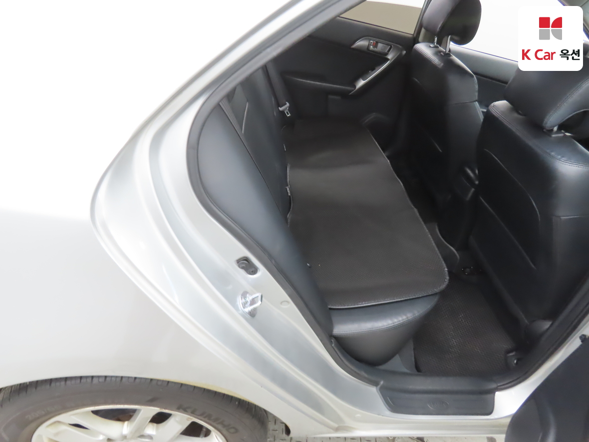 كيا فورتي 2011 - صورة 25