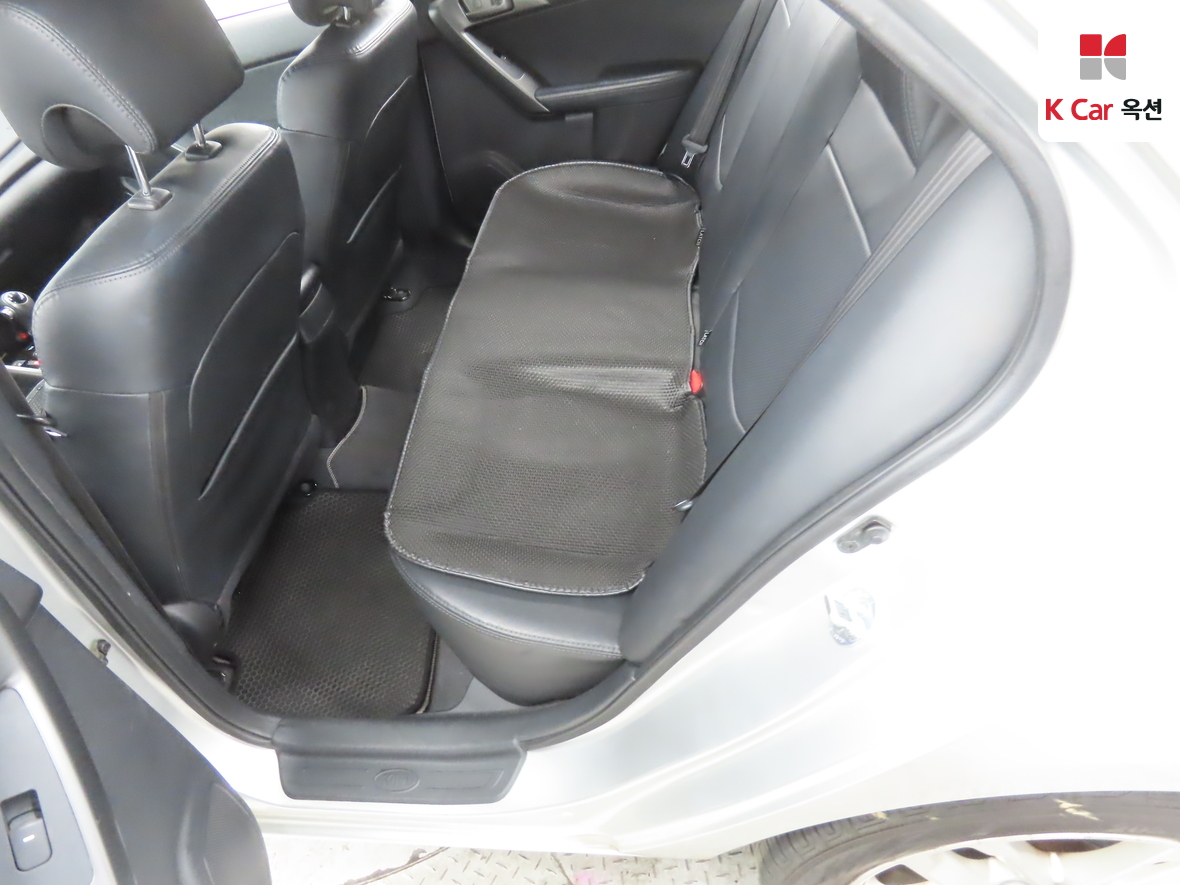 كيا فورتي 2011 - صورة 21