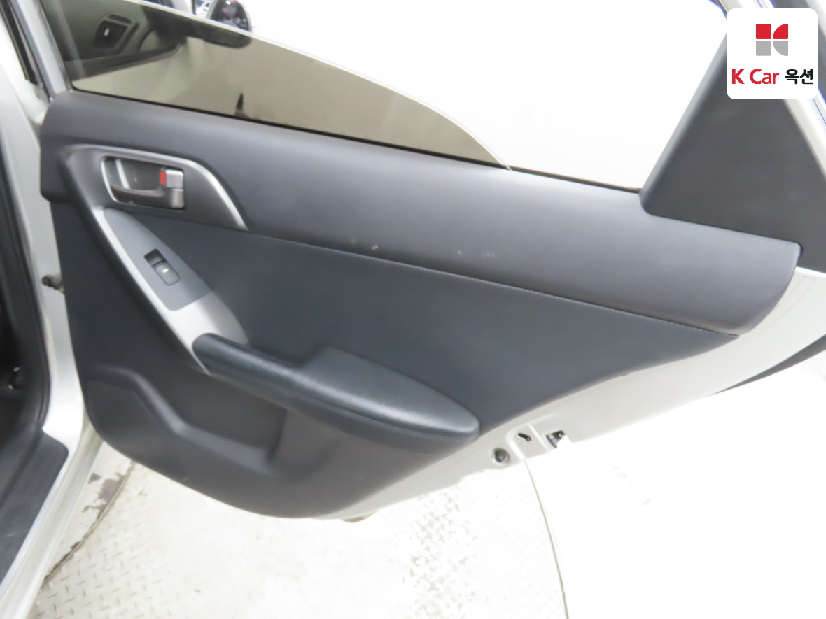 كيا فورتي 2011 - صورة 24